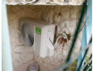 Монтаж кондиционера Lessar в полуцокольном помещении