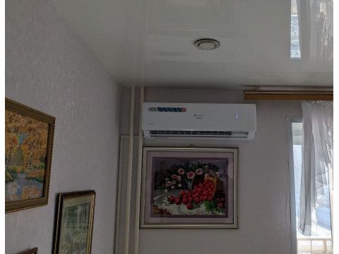 Установка кондиционера Loriot LAC-IN-12TA NEON в Новосибирске – комфорт и тишина для мамы Сергея