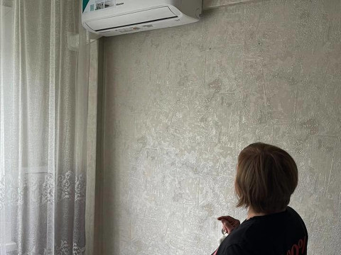 Установка кондиционера Hisense AS-09HW4RLRCA01AG в Бийске для Кирилла и Людмилы: комфорт и качество на первом месте