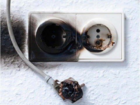 С какой стороны должна быть фаза в розетке — слева или справа? Разбираемся с нормами и мифами