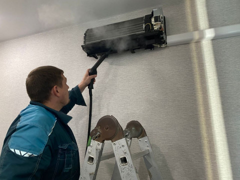 Наша бригада монтажников Артём и Александр провели плановое сервисное обслуживание кондиционера клиенту Станиславу