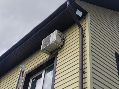 Наша бригада монтажников Максим и Артём выполнили перенос сплит-системы Energolux Basel SAS09B4 для ТД «Евробетон»