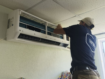 Бригада №1 «БУРАН» установила мощный кондиционер Loriot Première LAC-24TPR в Библиотеке им. В.В. Бианки