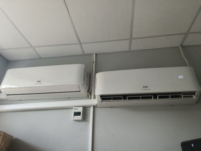 Наш монтажник Артём Андреевич провёл настройку сплит-систем в серверных двух школ Новосибирска