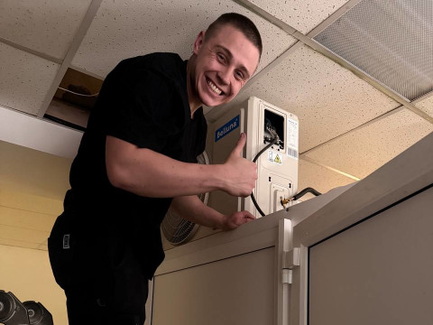 Монтаж холодильной сплит-системы Belluna S226 для цветочного магазина Елены по адресу Строителей, 12 в Барнауле