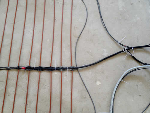 Монтаж теплых полов в загородном коттедже Монтаж теплых полов в загородном коттедже